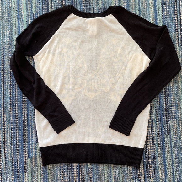 Disney Minnie Mouse Leopard Bow Knit Sweater size small - Picture 4 of 4